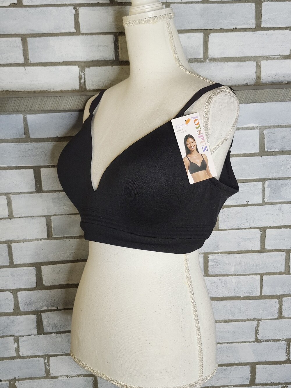 • NWT Joyspun Natural Lift V-Neck Sewn-in Pads Wirefree Bra Size XXXL Black